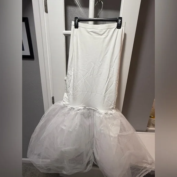 NWT DAVID'S BRIDAL Trumpet Slip - Picture 3 of 10